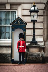 Britse industrie krimpt minder hard
